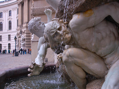 wien_brunnen_michaelerpl.jpg
