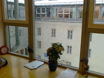 13_18maerz_schneeflocken_schule.jpg